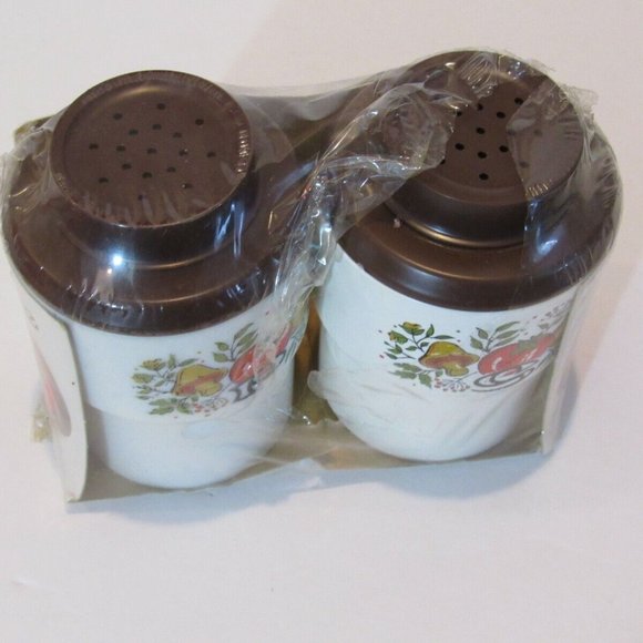 Vtg Sterilite Garden Plastic Salt Pepper Shaker Set Made in Canada NOS Sealed - Picture 2 of 5